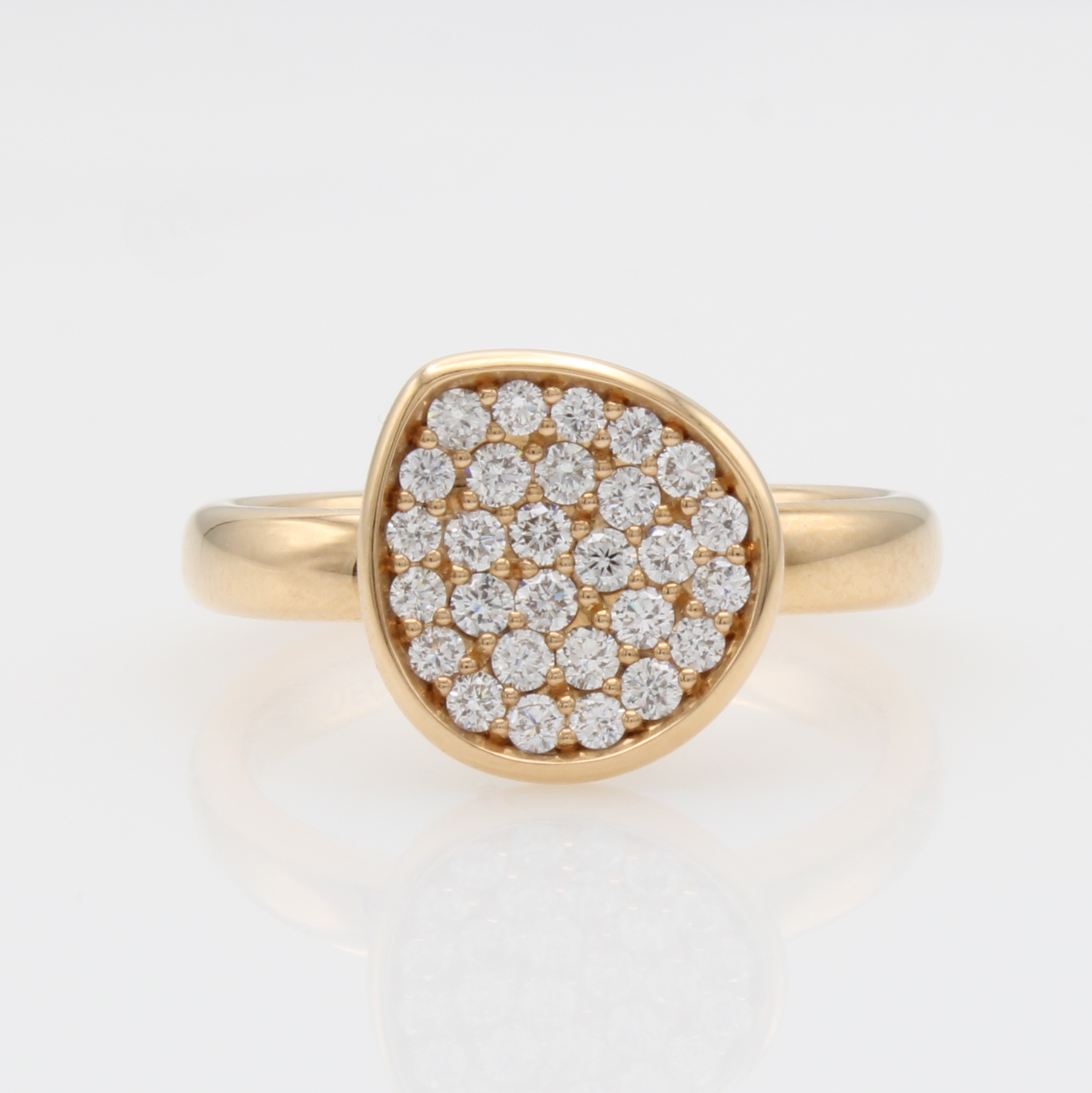 Image 27164181 - Ring mit Brillanten, RG 750/000, anged. Tropfenform, 28 Brill. zus. ca. 0.50 ct Weiß/ ...