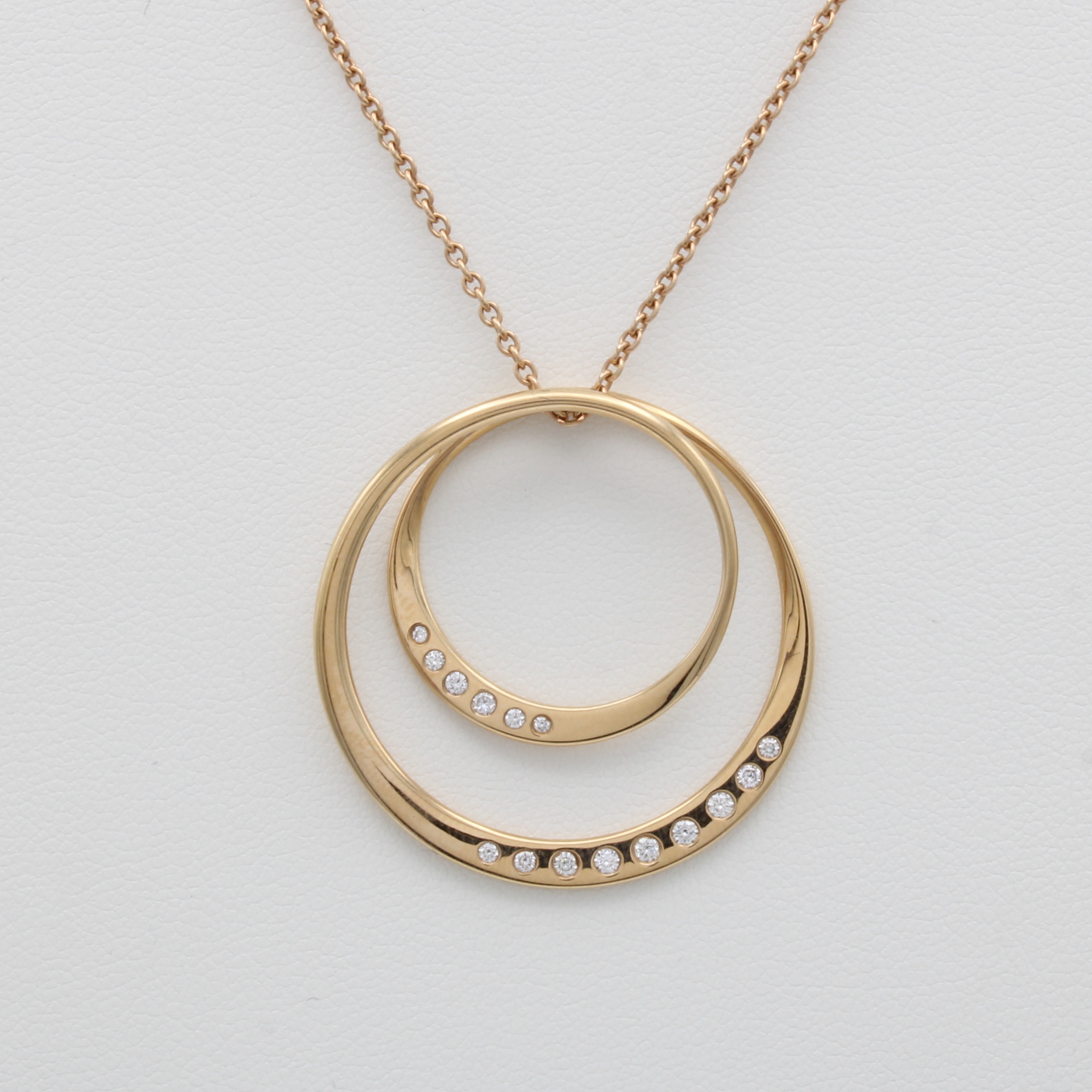 Image 27164185 - Collier mit Brillanten, RG 750/000, zwei runde Elemente bes. m. Brill. zus. ca. 0.22 ...