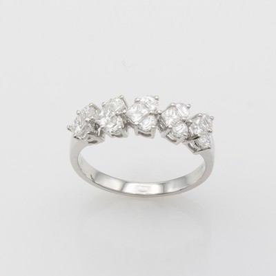 27164114a - Ring mit Diamanten, WG 750/000, Diam. in versch. Schliffarten als 5 Herzen gef. zus. ca. ...