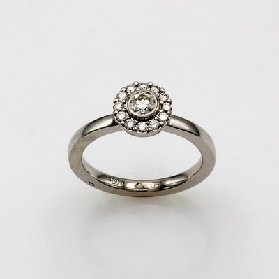 27164135a - Ring mit Brillanten, WG 750/000, 13 Brill. in rundem Ringkopf zus. ca. 0.40 ct Weiß/si, ...