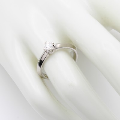 27164148a - Ring mit Brillant, WG 750/000, Brill. in Krappenfassung ca. 0.26 ct Weiß/si, RW ca. 54 ...
