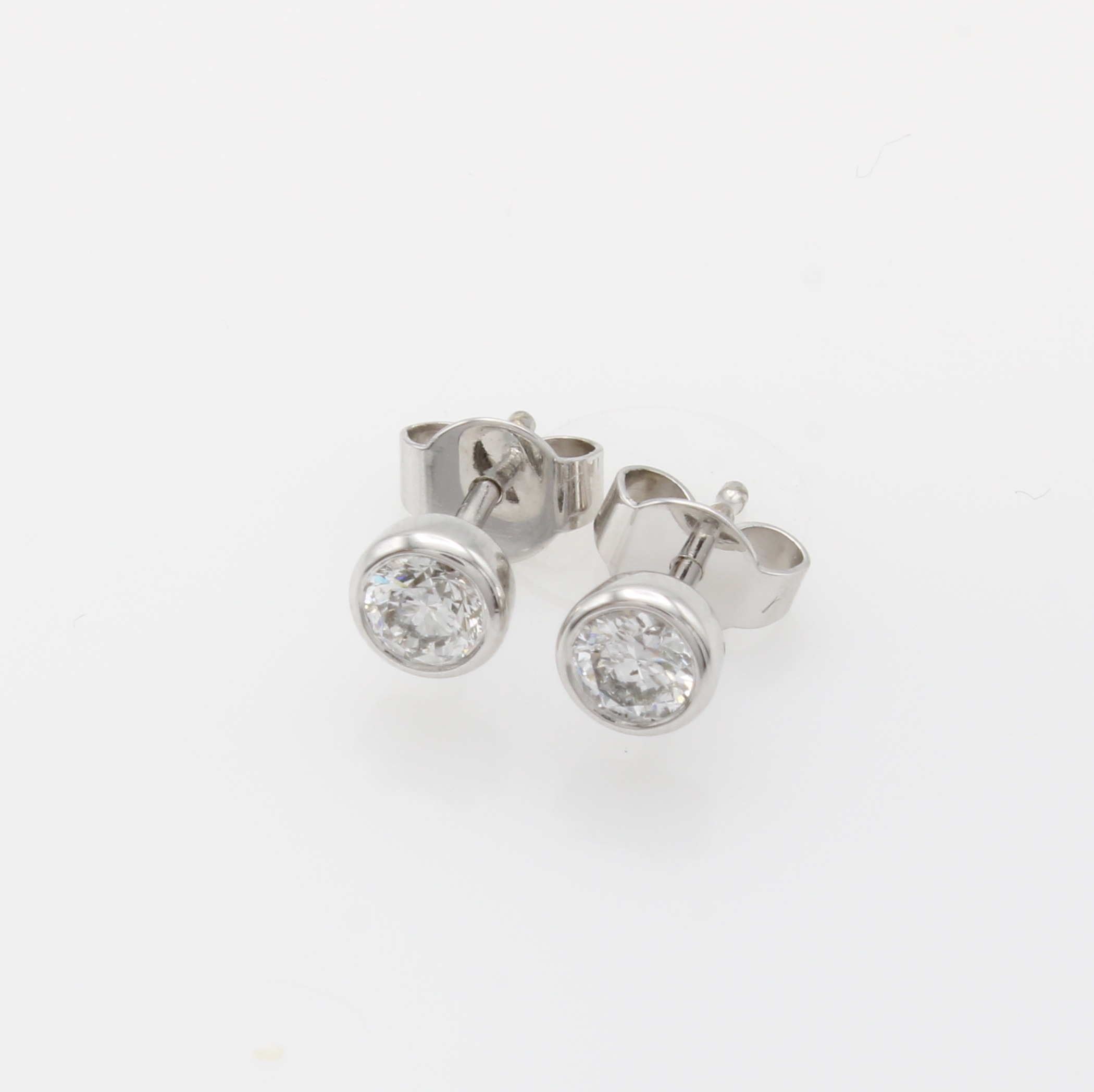 Image 27164305 - Paar Ohrstecker mit Brillanten, WG 585/000, 2 Brill. in Zargenfassungen zus. ca. 0.50 ct ...