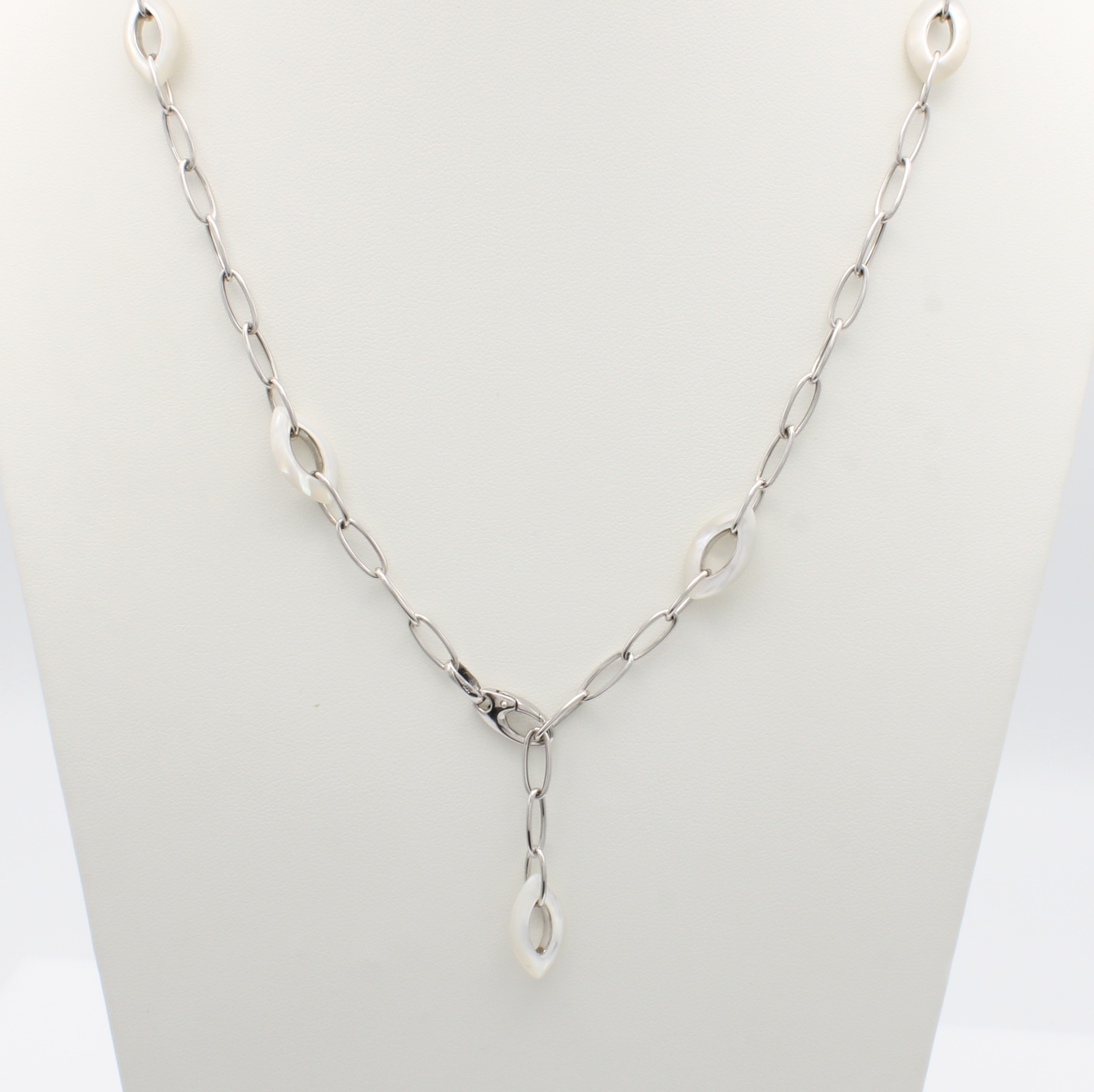 Image 27164335 - Collier mit Perlmutt, WG 750/000, navettef. Perlmuttglieder, L. variabel, Gesamtl. ca. ...