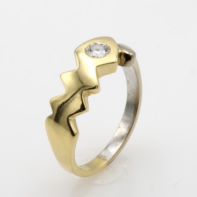 27165369b - Ring mit Brillant, GG 750/000, gezackter Ringkopf, Brill. ca. 0.17 ct feines Weiß/vsi, ...