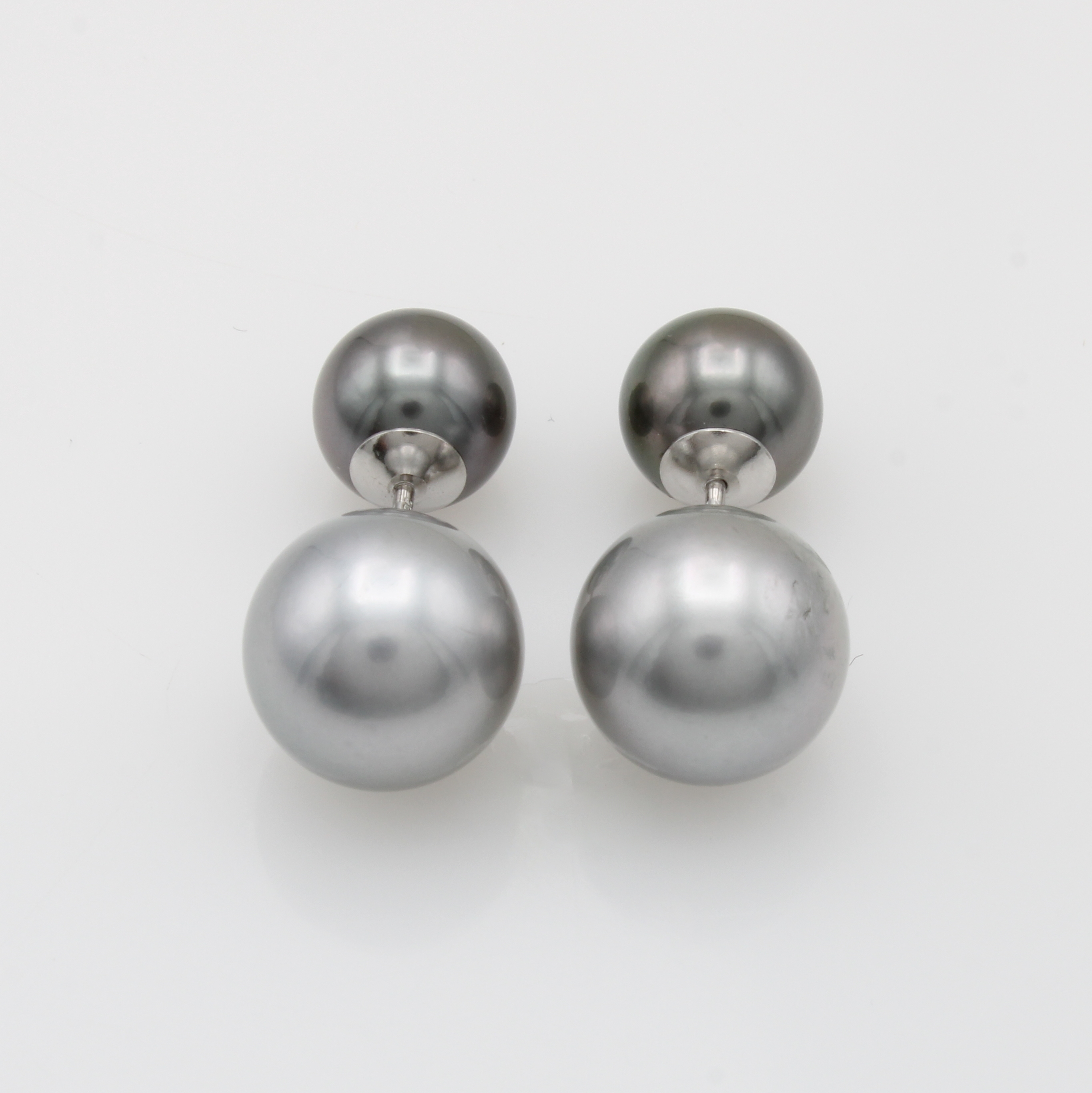 Image 27166707 - Paar Ohrstecker ´Double Face´ mit Tahitiperlen, WG 750/000, silber- u. dunkelgraue ...