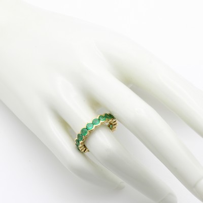27167824a - Memoryring mit Smaragden, GG 750/000, Schiene rundum bes. m. Smaragden zus. ca. 3.08 ct, ...
