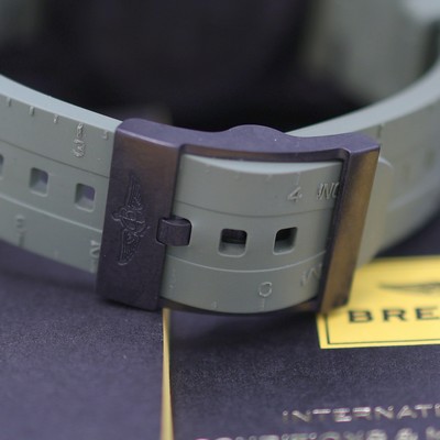 27168732c - BREITLING Colt Skyracer Herrenarmbanduhr Referenz X74320E4/BF87, quarz, Breitlight- ...