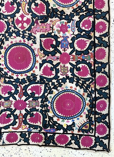 27169063a - Taschkent-Susani antik, Usbekistan, 19.Jhd,Seidenstickerei auf Baumwollgewebe aus 8 ...