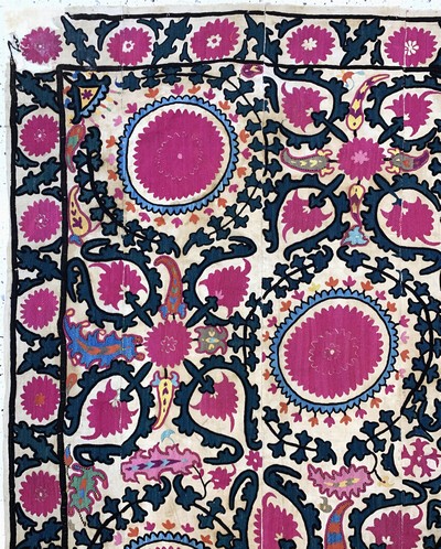 27169063d - Taschkent-Susani antik, Usbekistan, 19.Jhd,Seidenstickerei auf Baumwollgewebe aus 8 ...