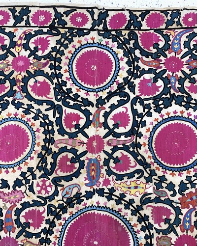 27169063e - Taschkent-Susani antik, Usbekistan, 19.Jhd,Seidenstickerei auf Baumwollgewebe aus 8 ...
