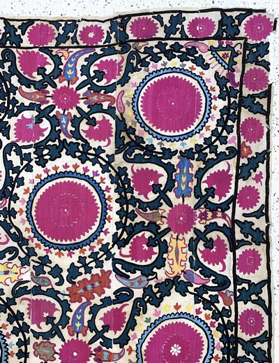 27169063f - Taschkent-Susani antik, Usbekistan, 19.Jhd,Seidenstickerei auf Baumwollgewebe aus 8 ...