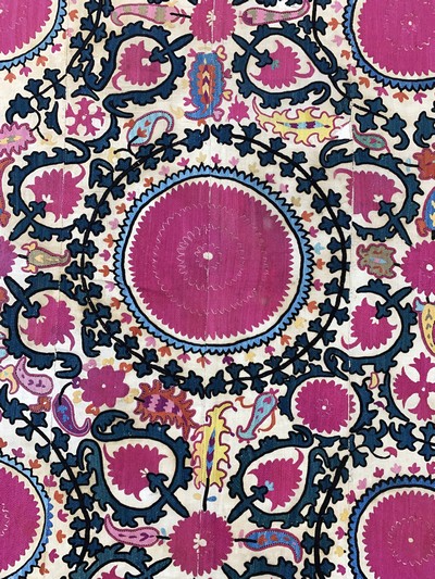 27169063h - Taschkent-Susani antik, Usbekistan, 19.Jhd,Seidenstickerei auf Baumwollgewebe aus 8 ...