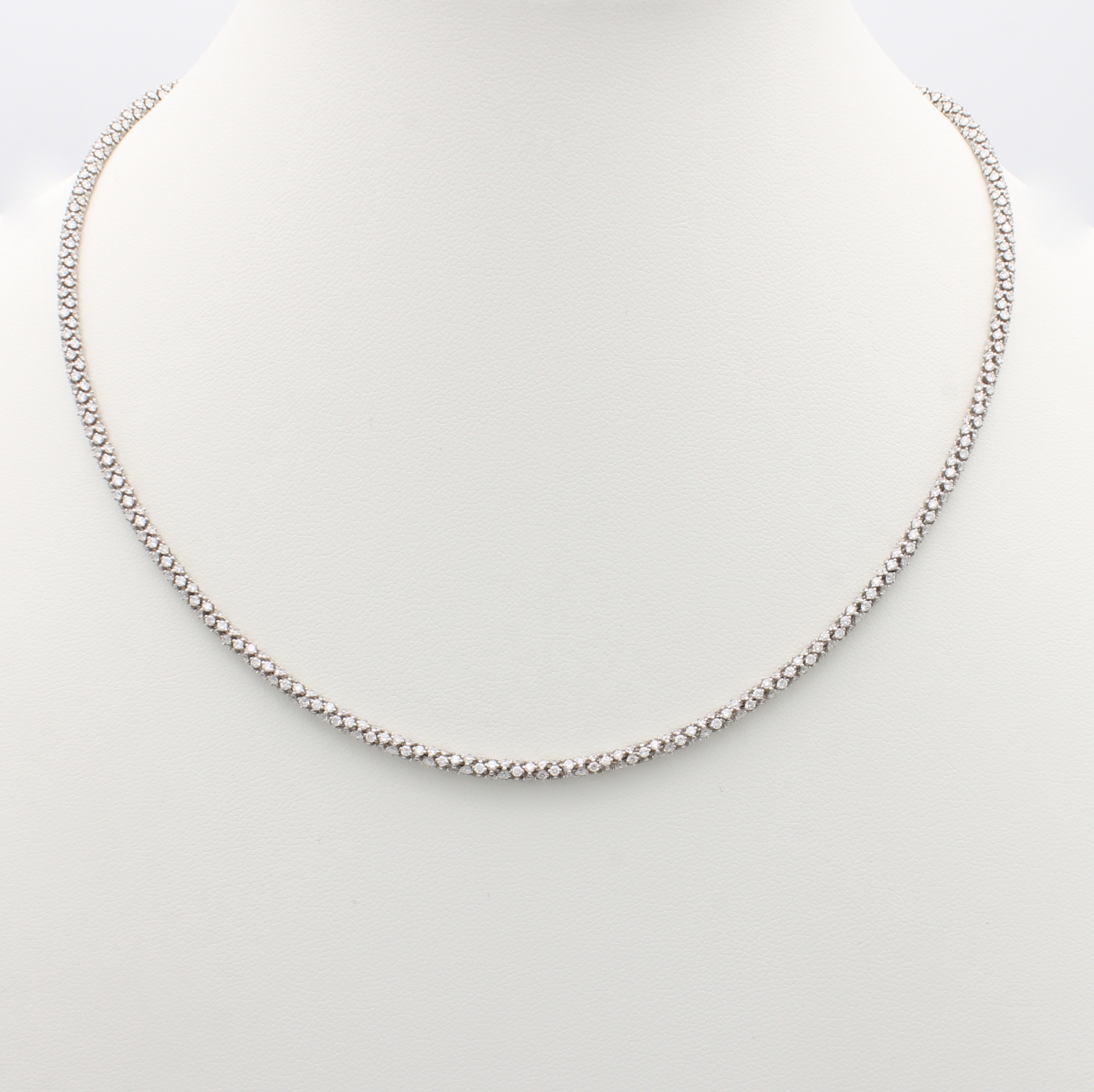 Image 27175237 - Brillantcollier, WG 750/000, angedeutete Schlangenkette rundum bes. m. Brill. zus. ca. ...