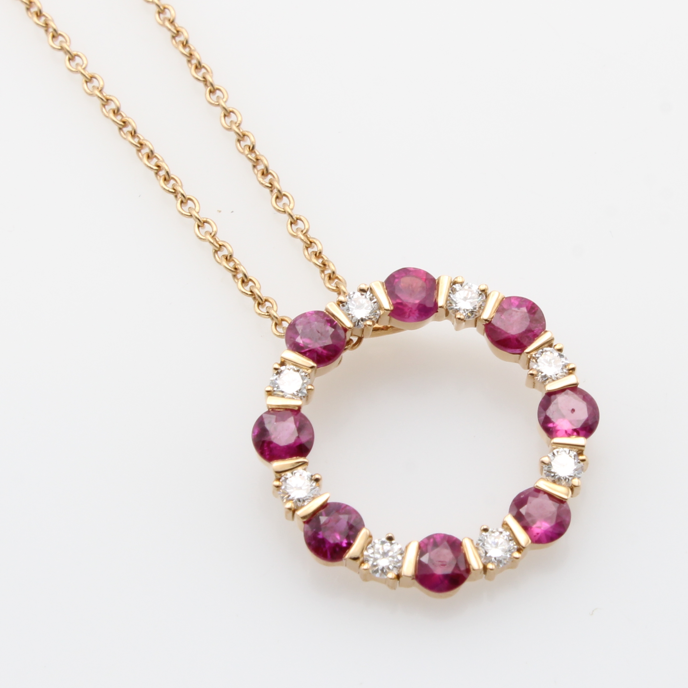 Image 27177723 - Anhänger mit Rubinen und Brillanten an Kette, RG 750/000, 8 Rubine zus. ca. 1.06 ct, 8 ...