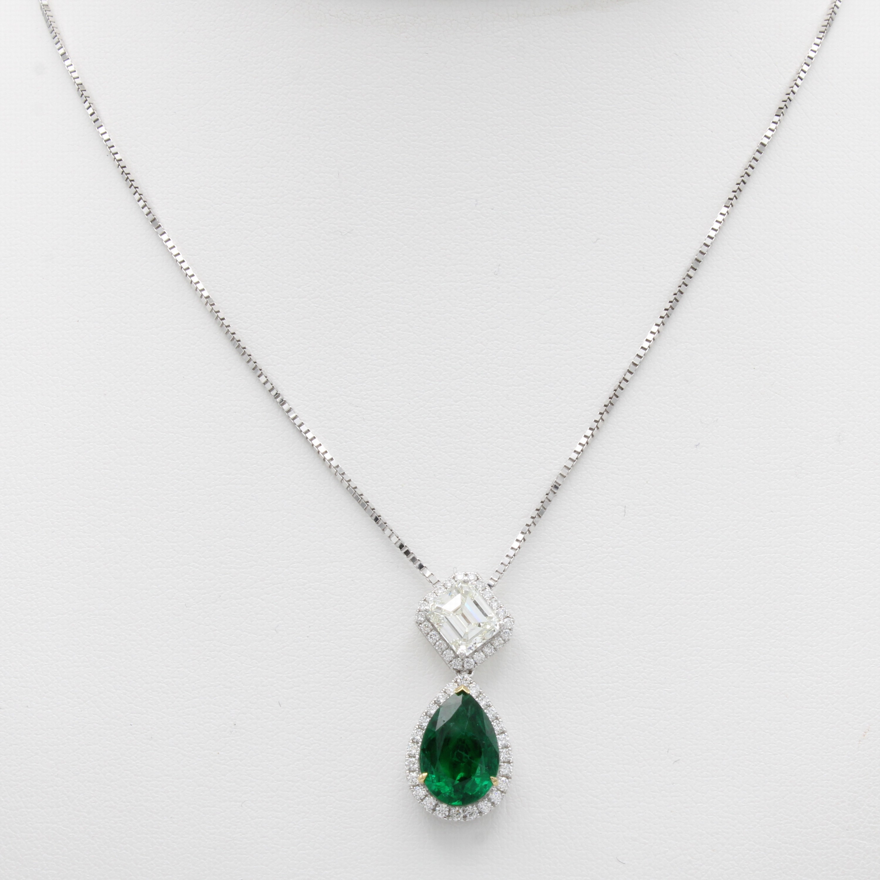 Image 27177746 - Anhänger mit Smaragd, Diamant und Brillanten an Kette, WG 750/000, Smaragdtropfen v. ...