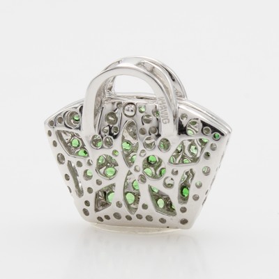 27177711b - Anhänger ´Tasche´ mit Tsavoriten und Brillant, WG 750/000, Tsavorite zus. ca. 0.62 ct, ...