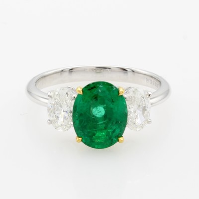 Image Ring mit Smaragd und Diamanten, WG 750/000, ovaler Smaragd in GG Krappenfassung ca. 1.65 ...