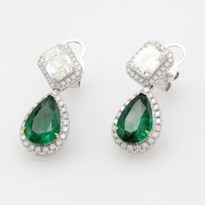 Image Paar Ohrstecker mit Smaragden, Diamanten und Brillanten, WG 750/000, 2 Smaragdtropfen v. ...