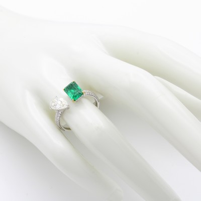 27177747a - Ring mit Smaragd, Diamant und Brillanten, WG 750/000, Smaragd 1.09 ct (AGIL Expertise in ...