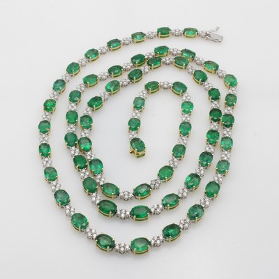 27177748a - Langes Collier mit Smaragden und Brillanten, GG/WG 750/000, ovale Smaragde zus. ca. ...