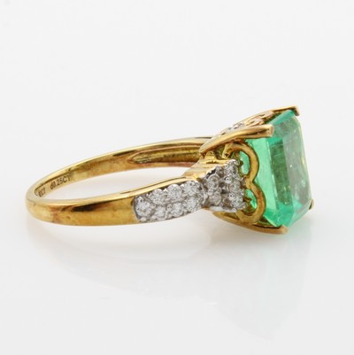 27177762a - Ring mit Smaragd und Brillanten, GG 750/000, Smaragd ca. 2.80 ct, Fassung seitl. m. ...