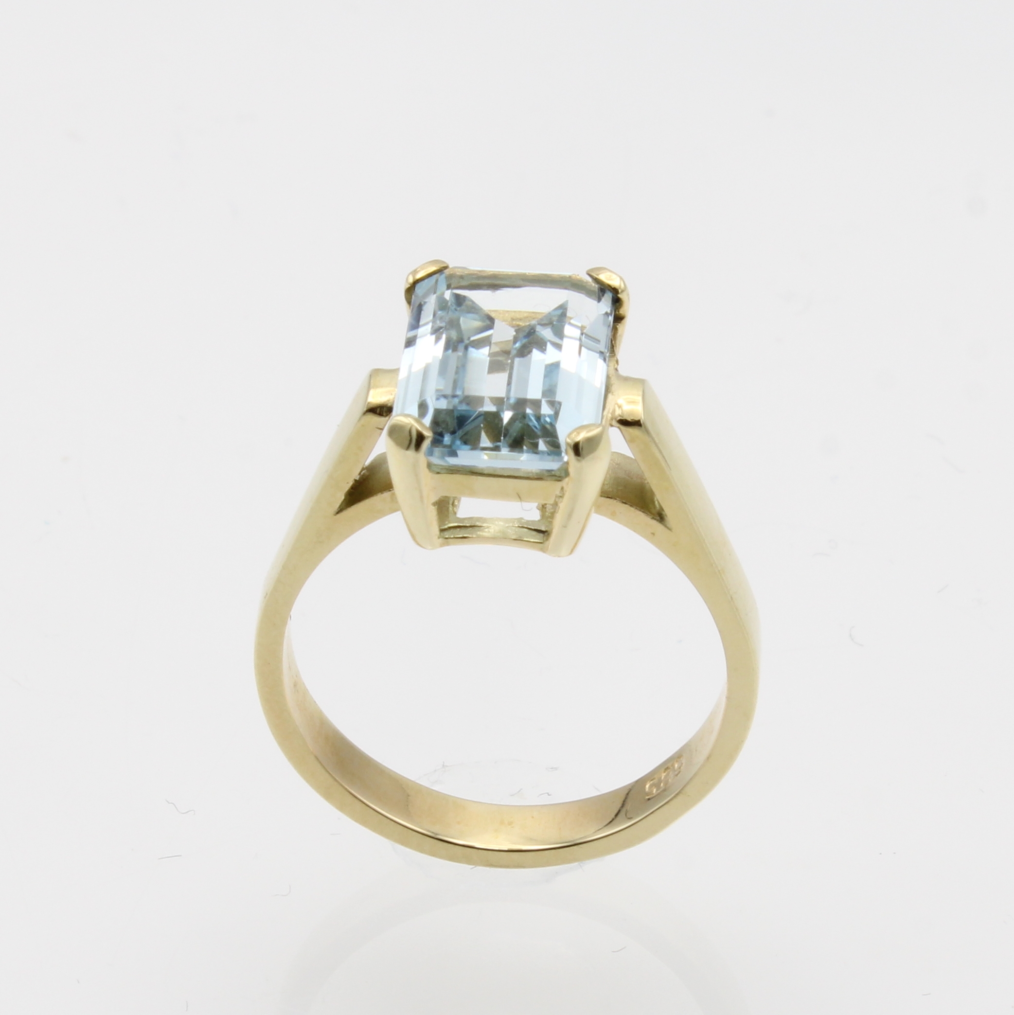 Image 27180984 - Ring mit Aquamarin, GG 585/000, Aquamarin Maße ca. 12x8 mm, RW ca. 56 Schätzpreis: ...