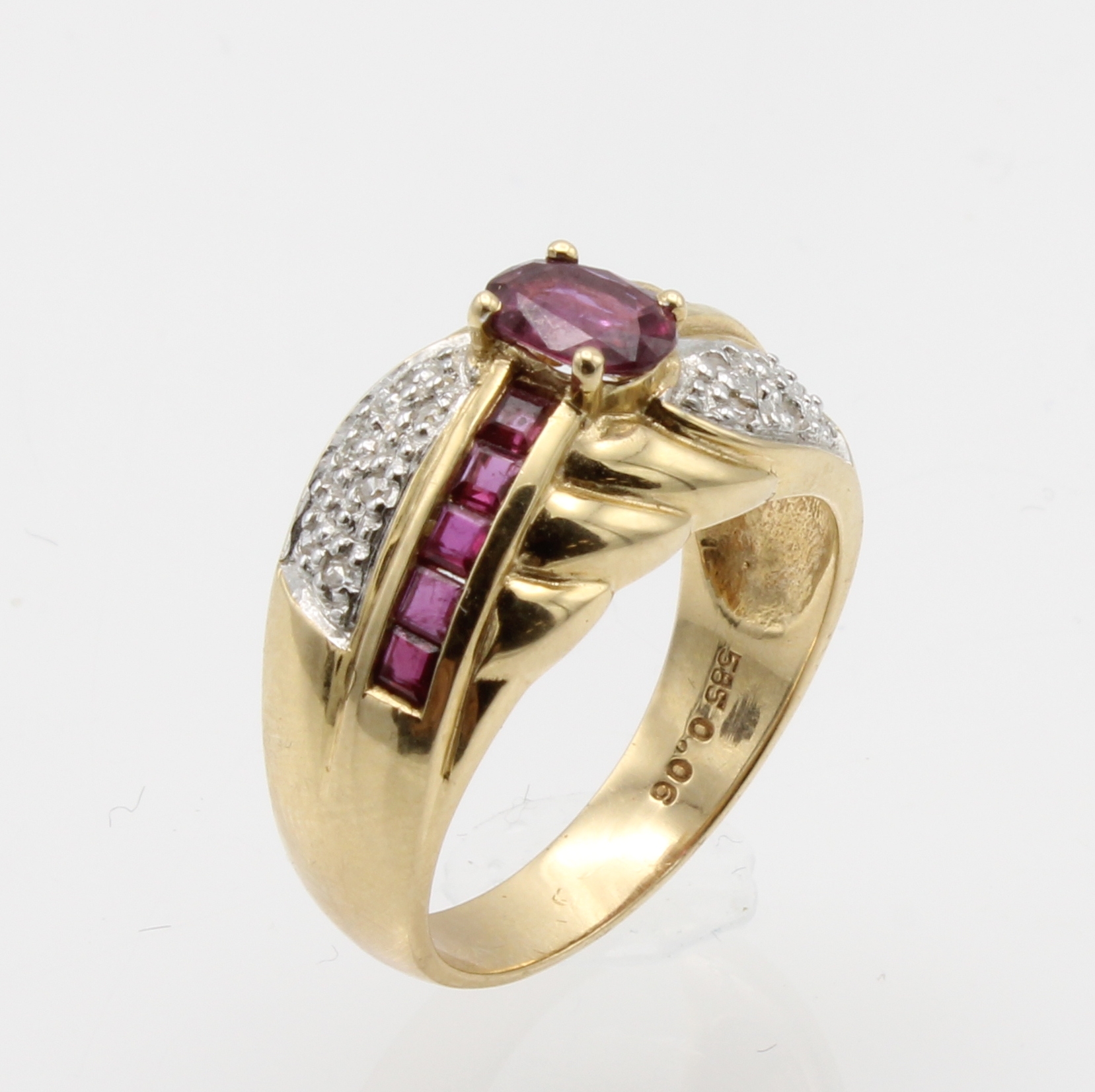 Image 27180994 - Ring mit Rubinen und Brillanten, GG 750/000,Rubincarrées u. ovaler Rubin, Brill. zus. ...
