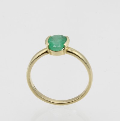 Image Ring mit Smaragd, GG 585/000, ovaler Sma- ragd ca. 1.20 ct, RW ca. 56 Schätzpreis: ...