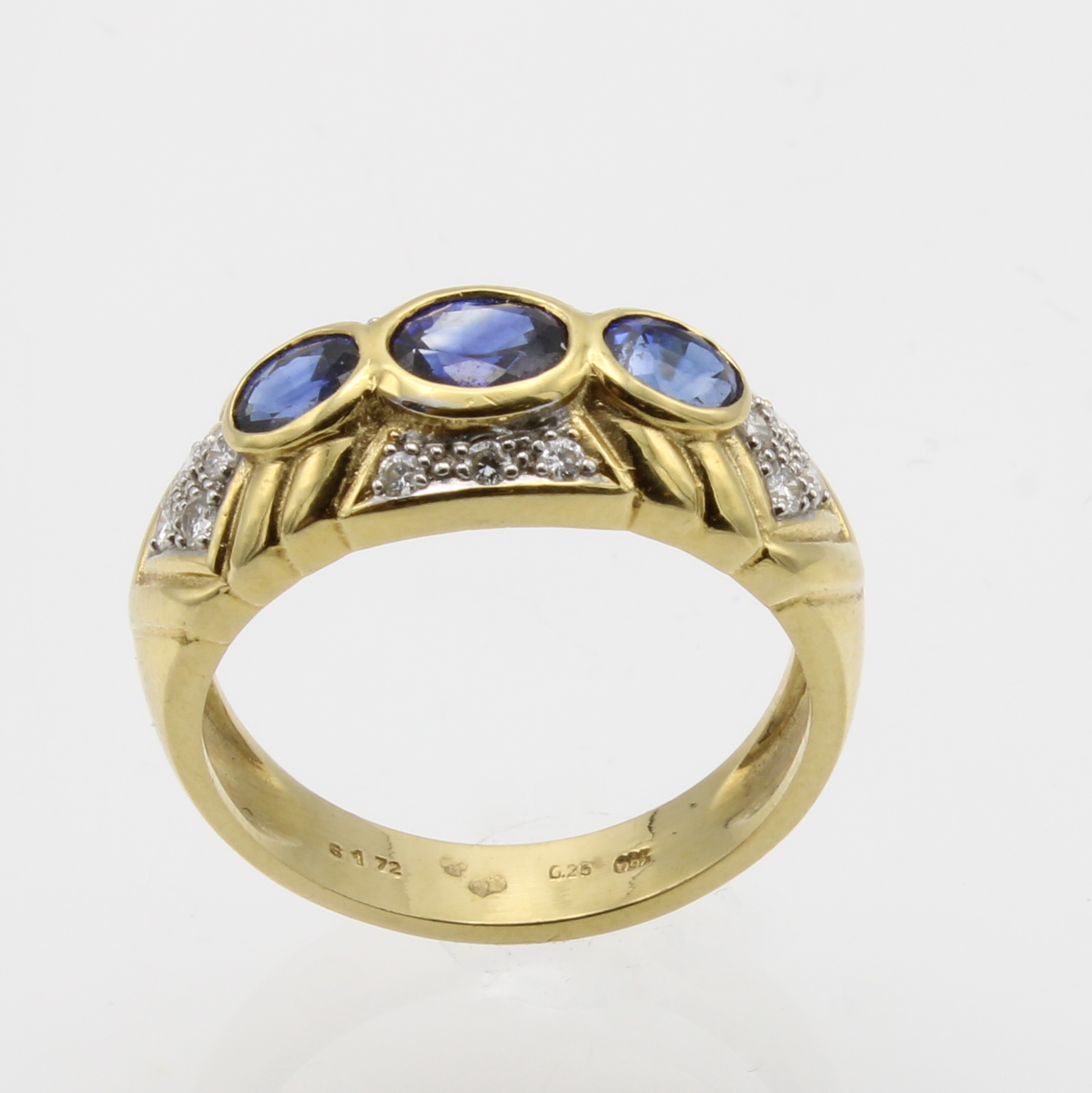 Image 27181008 - Ring mit Saphir und Brillanten, GG 750/000, 3 Saphire, Brill. zus. ca. 0.25 ct Weiß/si, ...