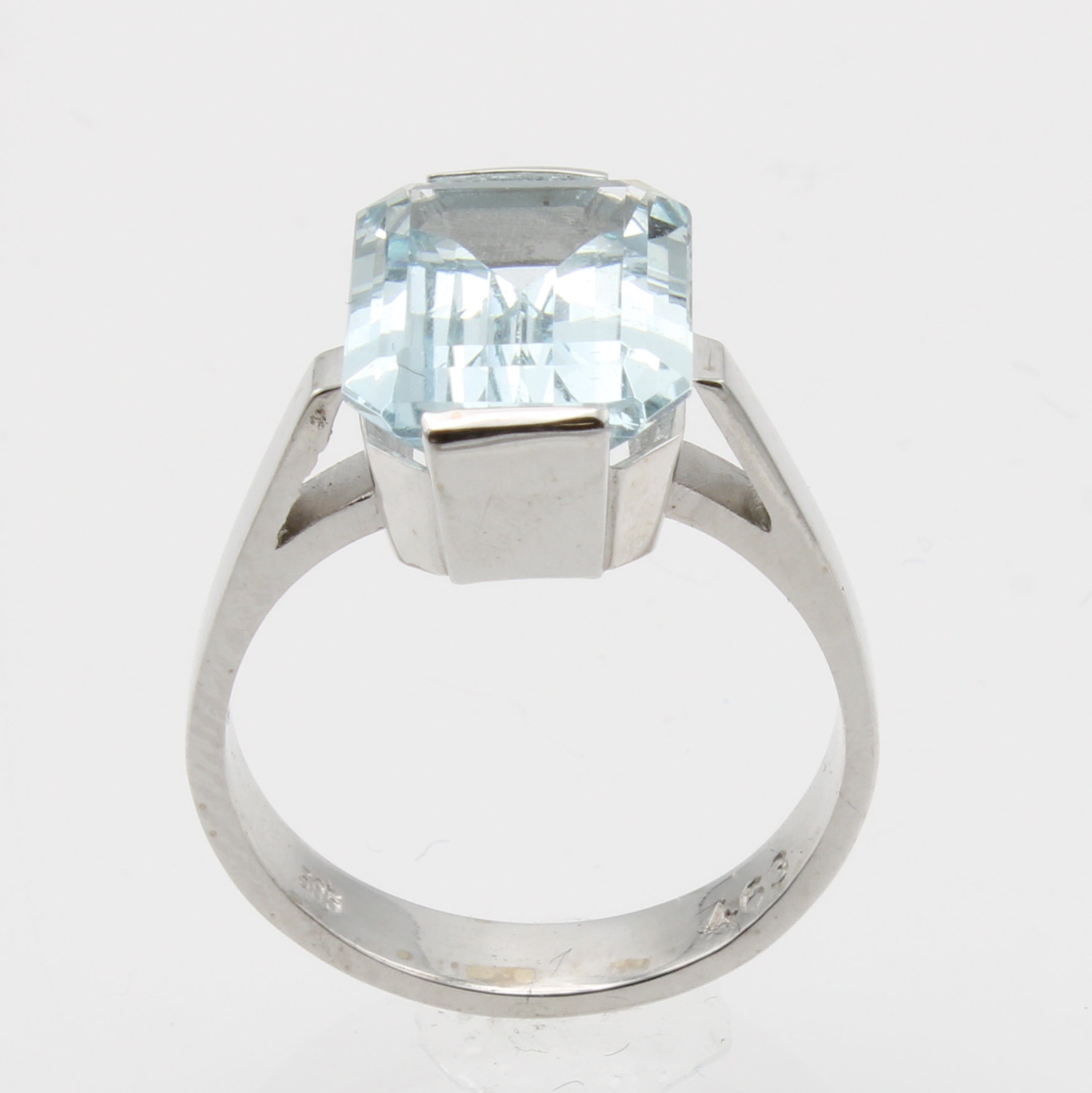 Image 27181011 - Ring mit Aquamarin, WG 585/000, Aquamarin in8-eck gef. ca. 4.63 ct, RW ca. 56 ...