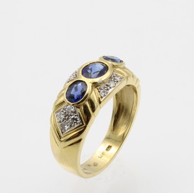 27181008a - Ring mit Saphir und Brillanten, GG 750/000, 3 Saphire, Brill. zus. ca. 0.25 ct Weiß/si, ...