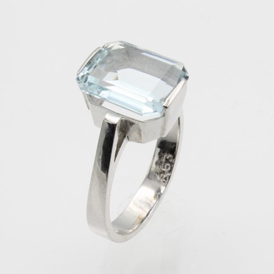 27181011a - Ring mit Aquamarin, WG 585/000, Aquamarin in8-eck gef. ca. 4.63 ct, RW ca. 56 ...