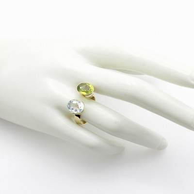 27181044a - Ring mit Farbsteinen, GG 585/000, Peridot ca. 2.7 ct, Aquamarin ca. 3 ct, RW ca. 55 ...