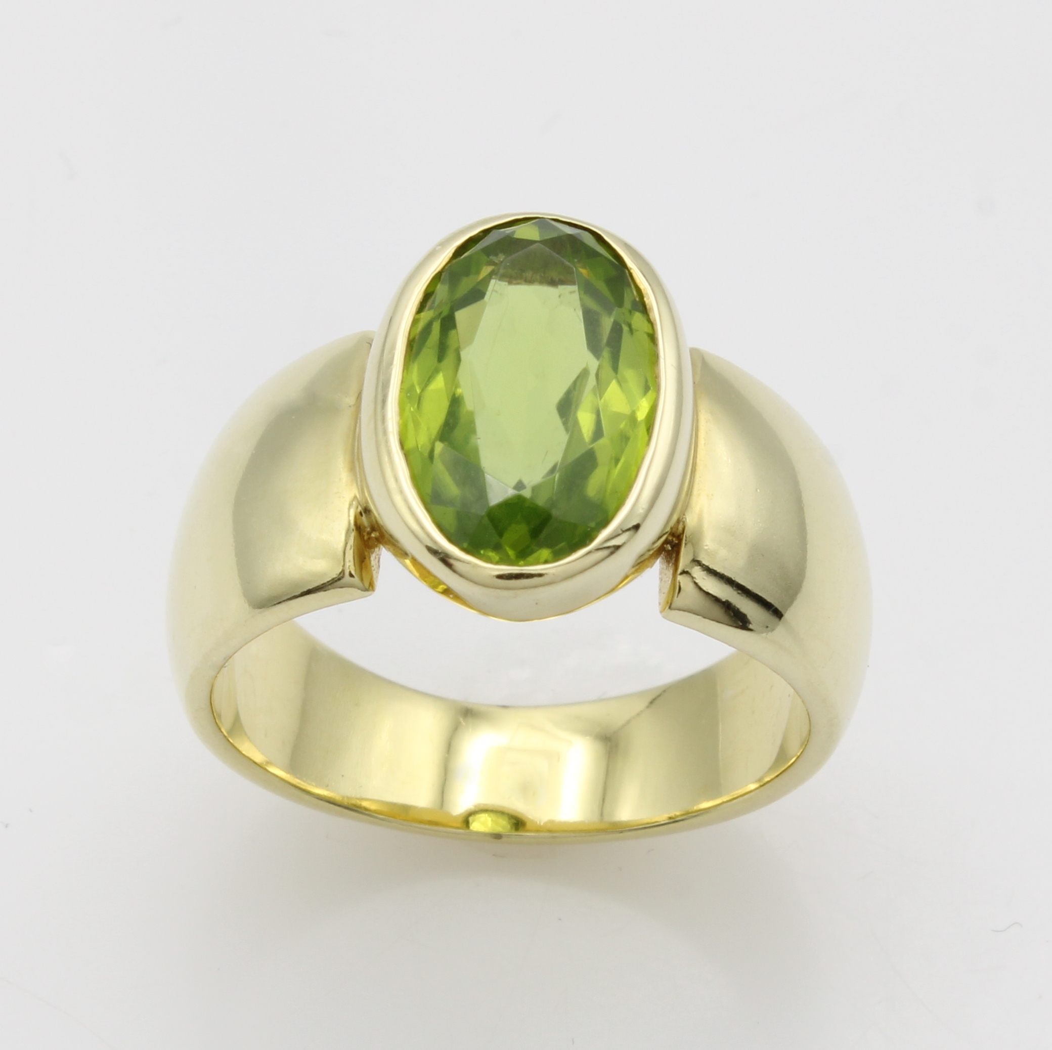 Image 27181170 - Ring mit Peridot, GG 585/000, ovaler Peridot ca. 4 ct in glatter Fassung, RW ca. 57.5 ...