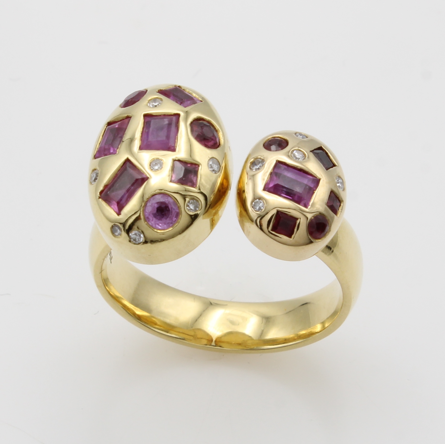 Image 27181261 - Ring mit Rubinen und Diamanten, GG 750/000, 2 ovale Ringköpfe bes. m. Rubinen zus. ca. ...