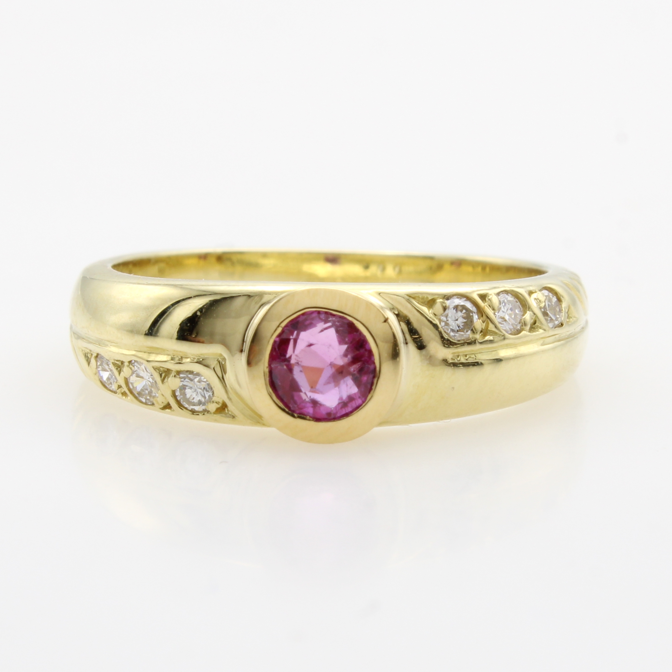 Image 27181294 - Ring mit Rubin und Brillanten, GG 585/000, Rubin ca. 0.4 ct, Brill. versetzt gef. zus. ...