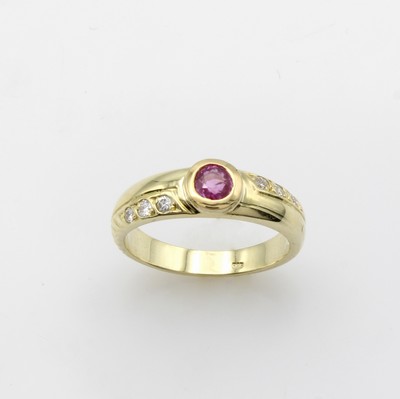 27181294a - Ring mit Rubin und Brillanten, GG 585/000, Rubin ca. 0.4 ct, Brill. versetzt gef. zus. ...