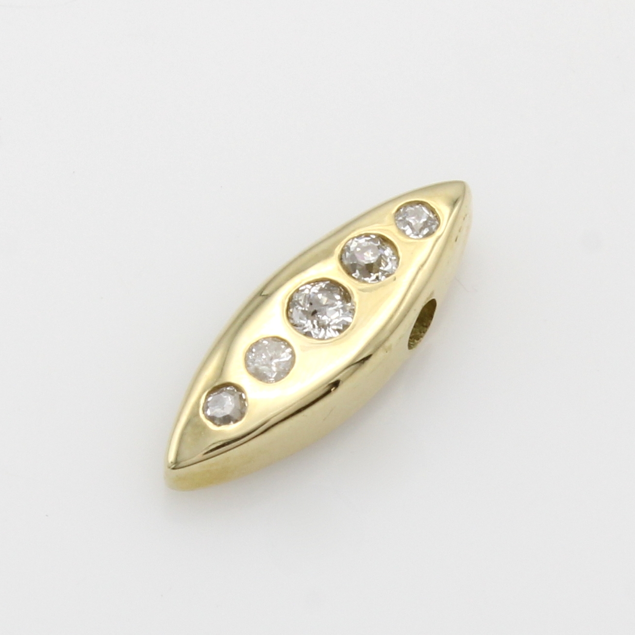 Image 27181552 - Anhänger mit Diamanten, GG 585/000, 5 Diam. zus. ca. 0.37 ct Weiß-Braun/p, Navetteform ...